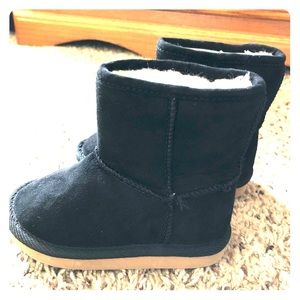 Toddler Fuzzy Boots